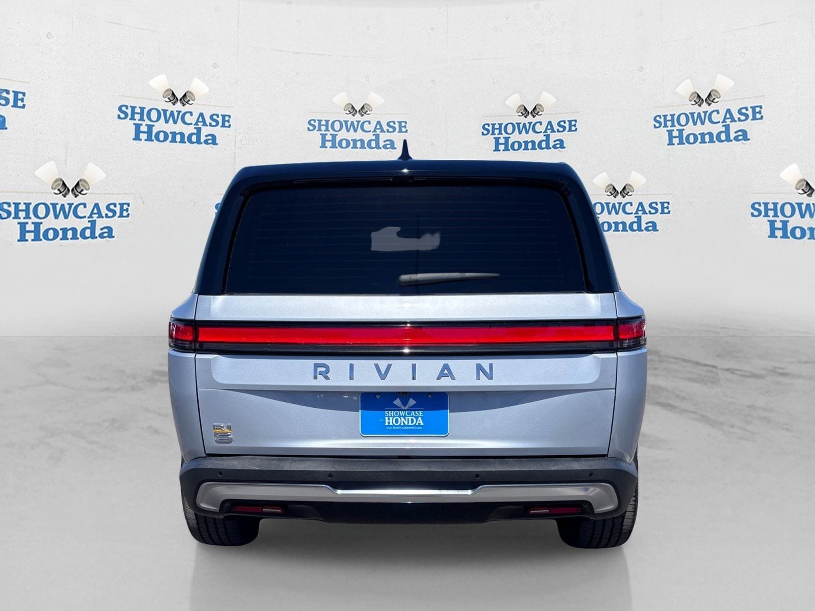 Used 2023 Rivian R1S Adventure AWD/4WD image 7