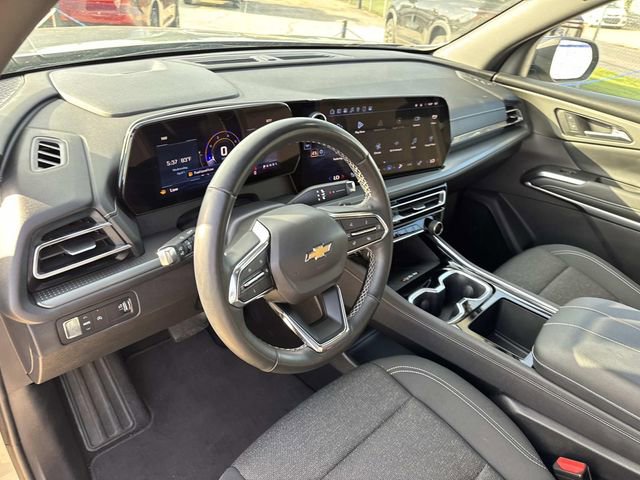 Used 2025 Chevrolet Traverse LT image 41