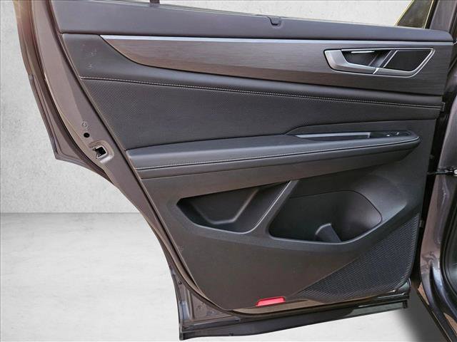 Used 2025 Volkswagen Atlas Cross Sport SE image 18