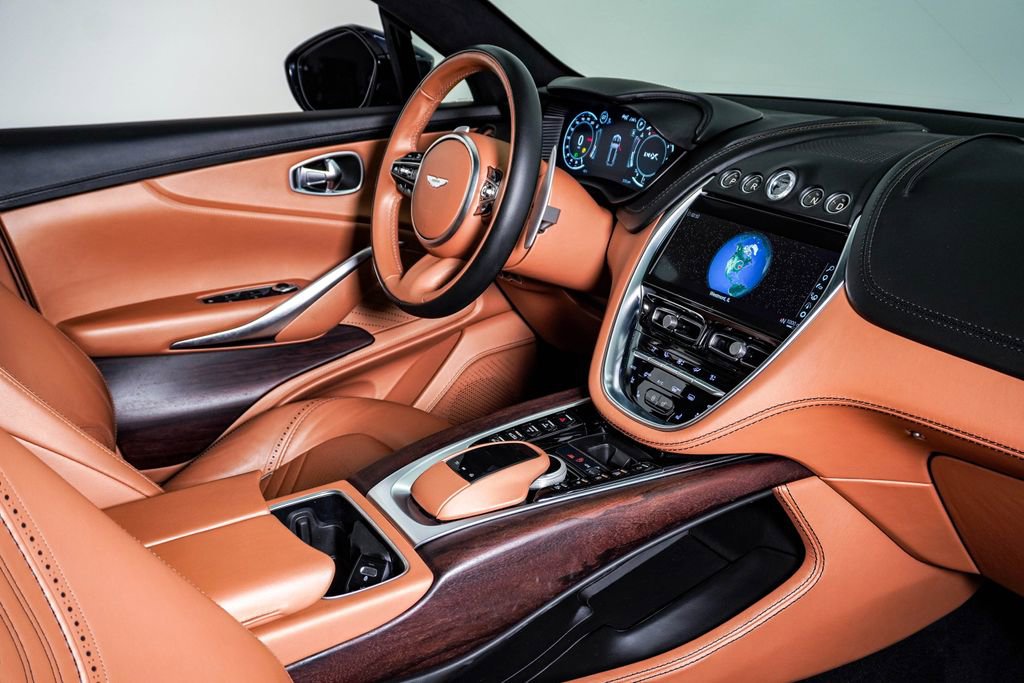 Used 2021 Aston Martin DBX image 16
