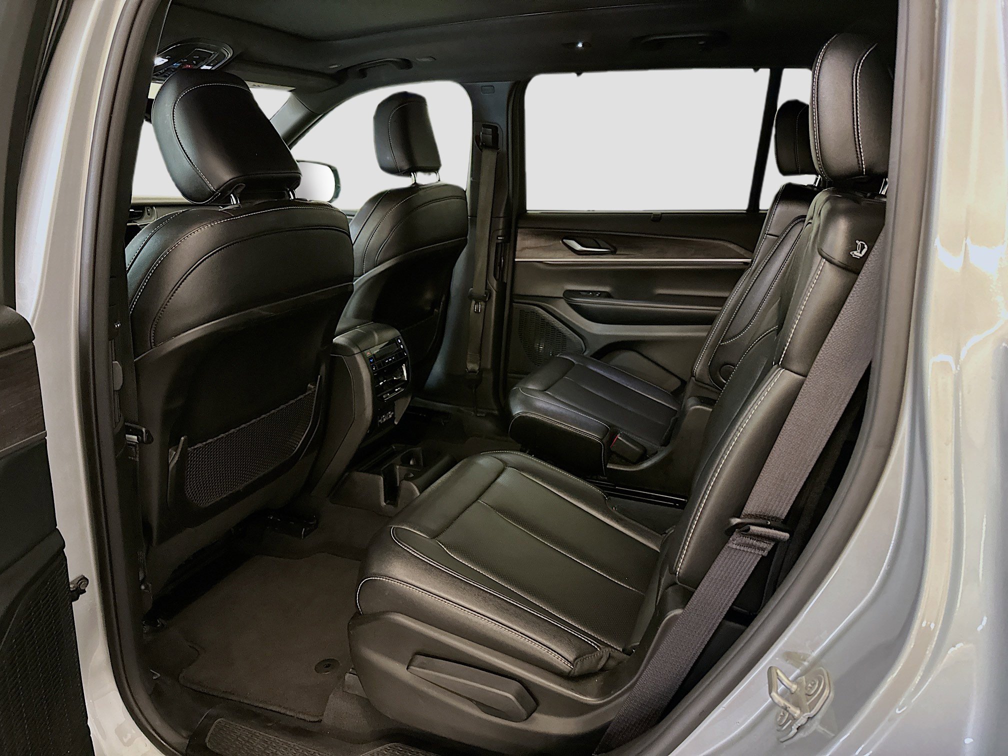 Used 2024 Jeep Grand Cherokee L Limited w/ Luxury Tech Group II image 30