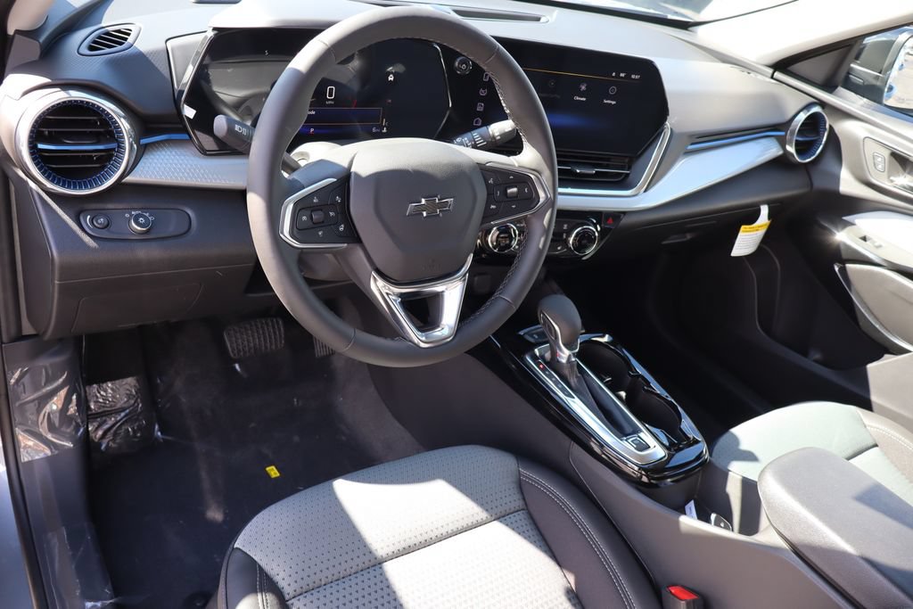 New 2026 Chevrolet Trax LT w/ Midnight Edition FWD image 6