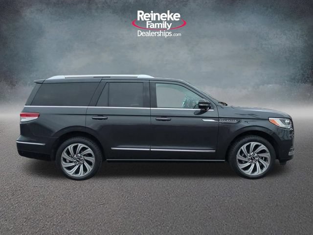 Used 2023 Lincoln Navigator Reserve AWD/4WD image 4