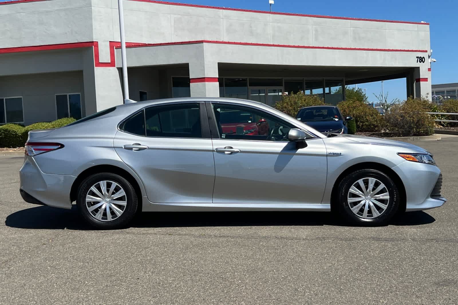 Used 2020 Toyota Camry LE FWD image 6