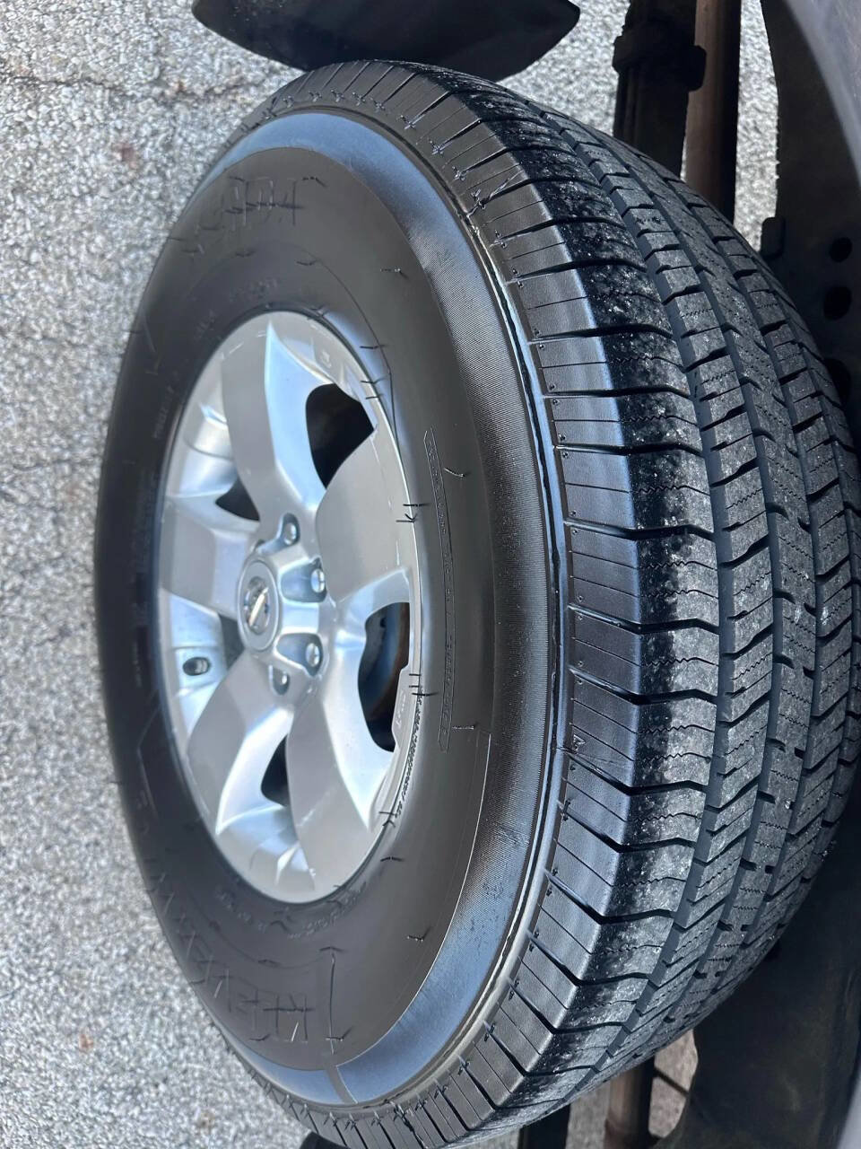 Used 2012 Nissan Frontier SV image 19