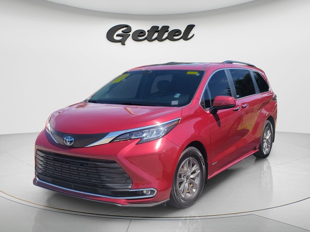 Certified 2021 Toyota Sienna XLE FWD image 2