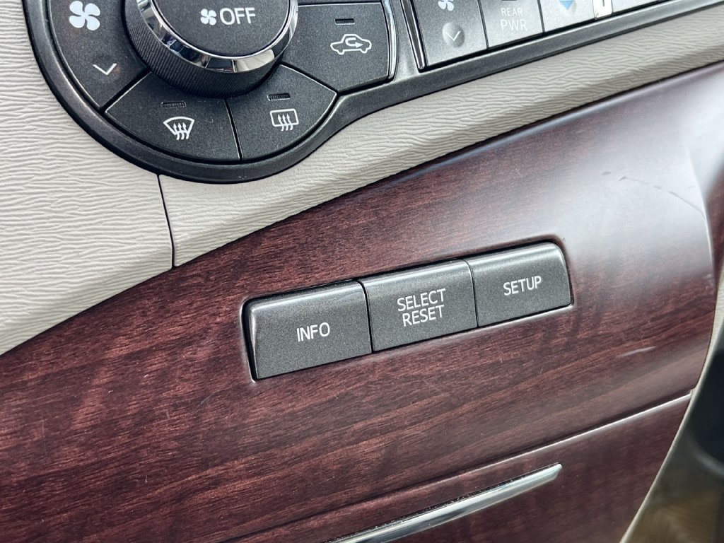 Used 2013 Toyota Sienna XLE w/ Entertainment Pkg FWD image 29