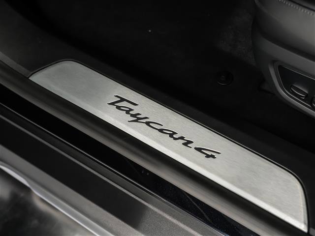 Used 2025 Porsche Taycan 4 Cross Turismo image 26