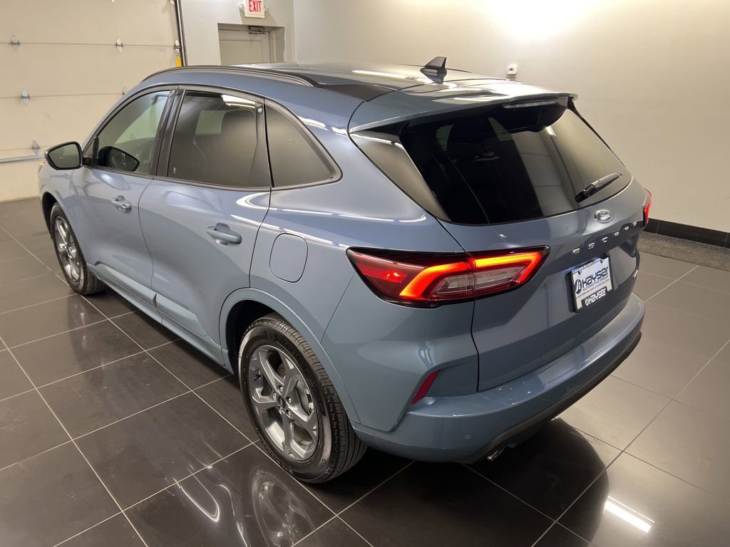 Certified 2023 Ford Escape ST-Line Select w/ Tech Pack #2 AWD/4WD image 4