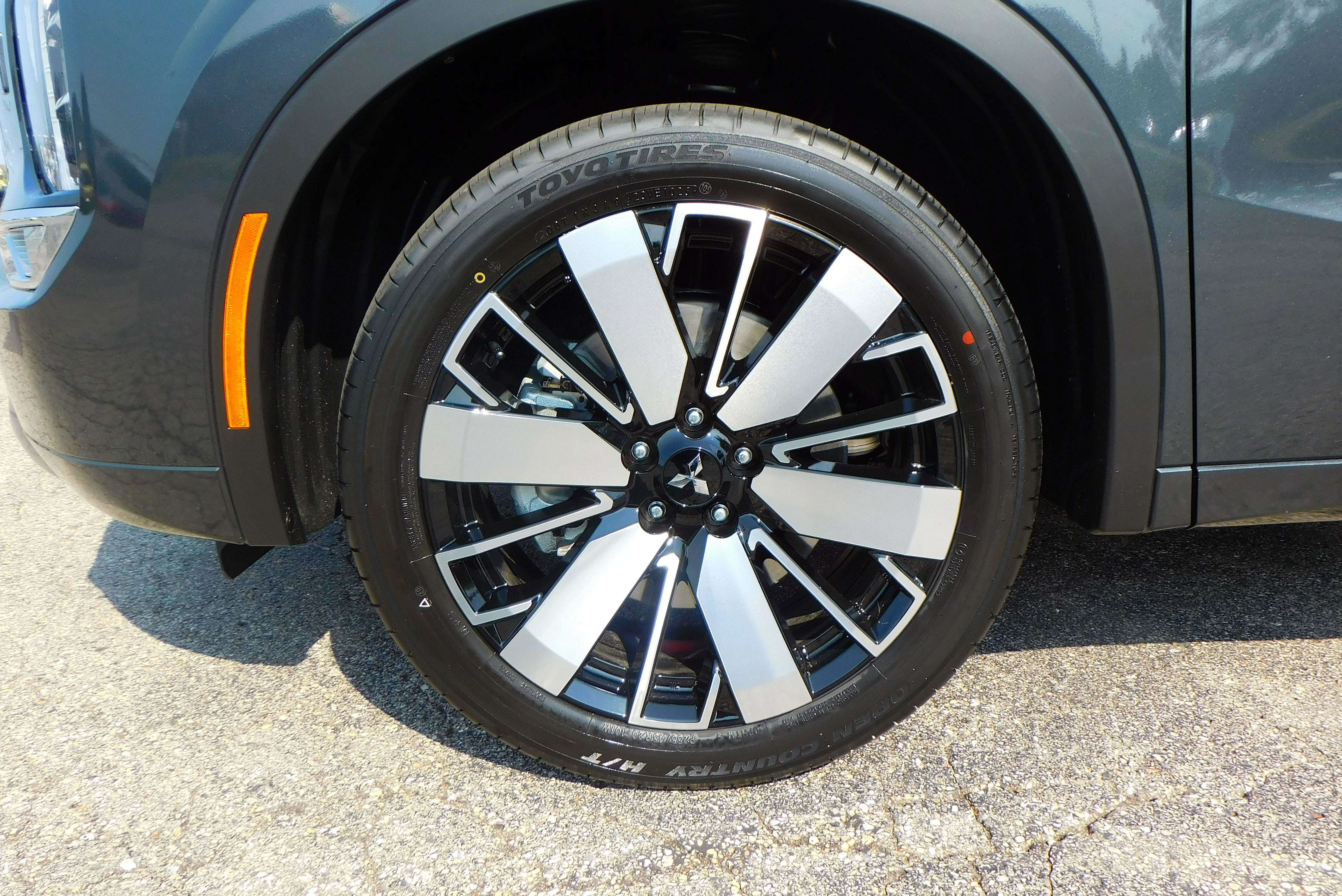 New 2025 Mitsubishi Outlander SEL image 3