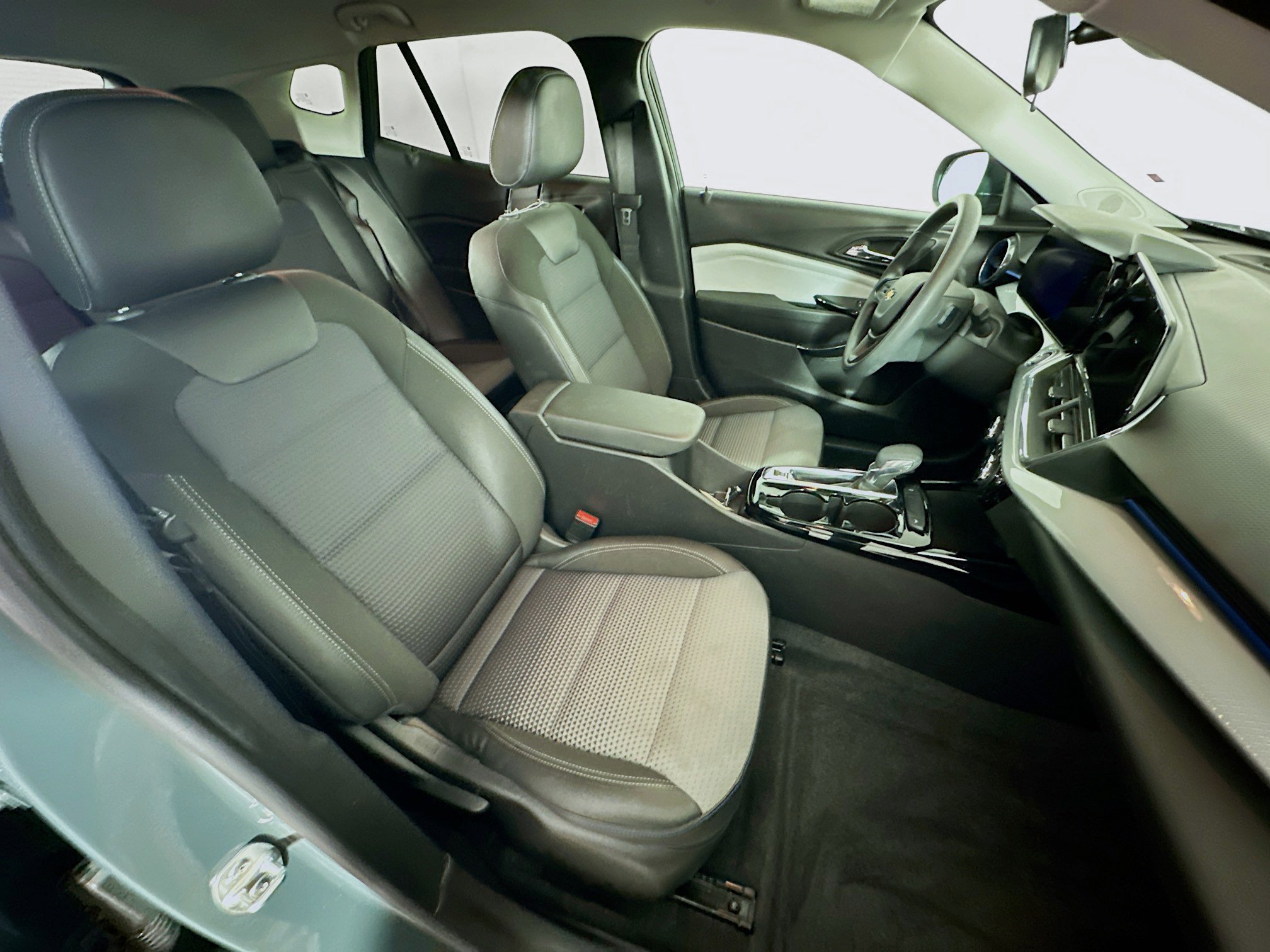 Used 2025 Chevrolet Trax LT image 29