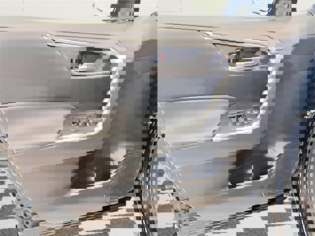 Used 2025 Toyota RAV4 XLE image 16