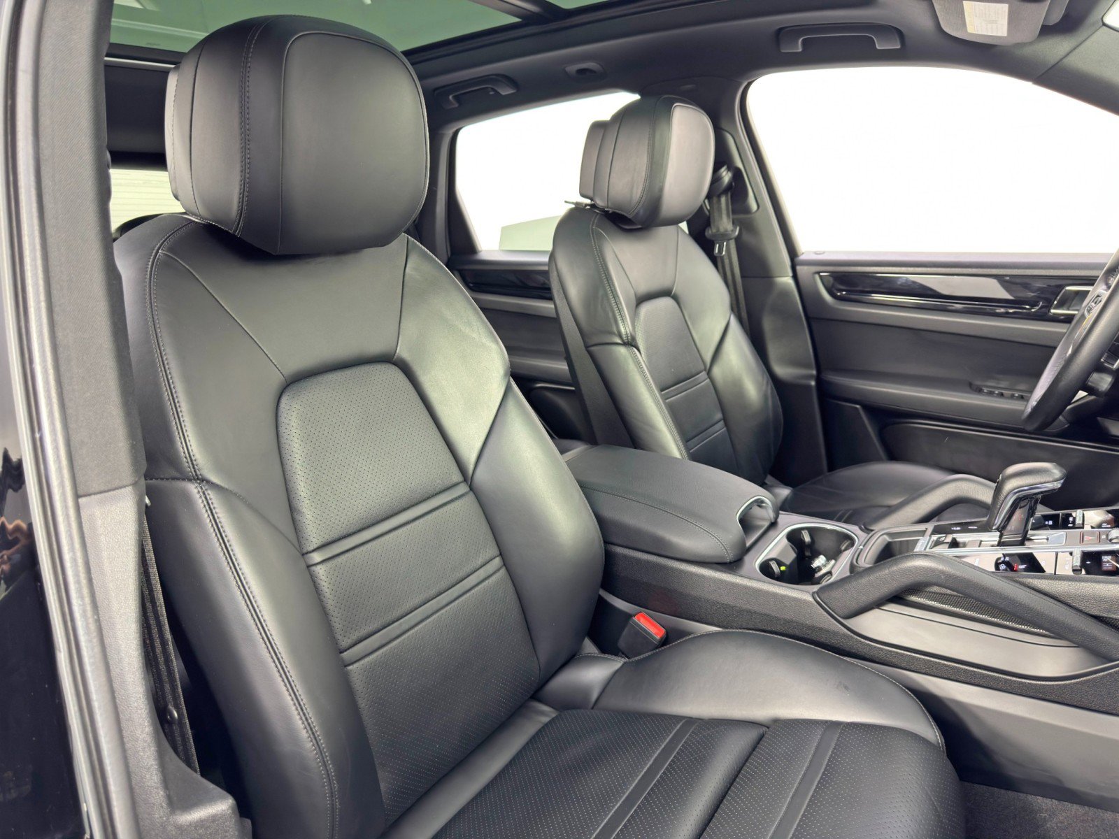 Used 2020 Porsche Cayenne E-Hybrid w/ Premium Package image 37