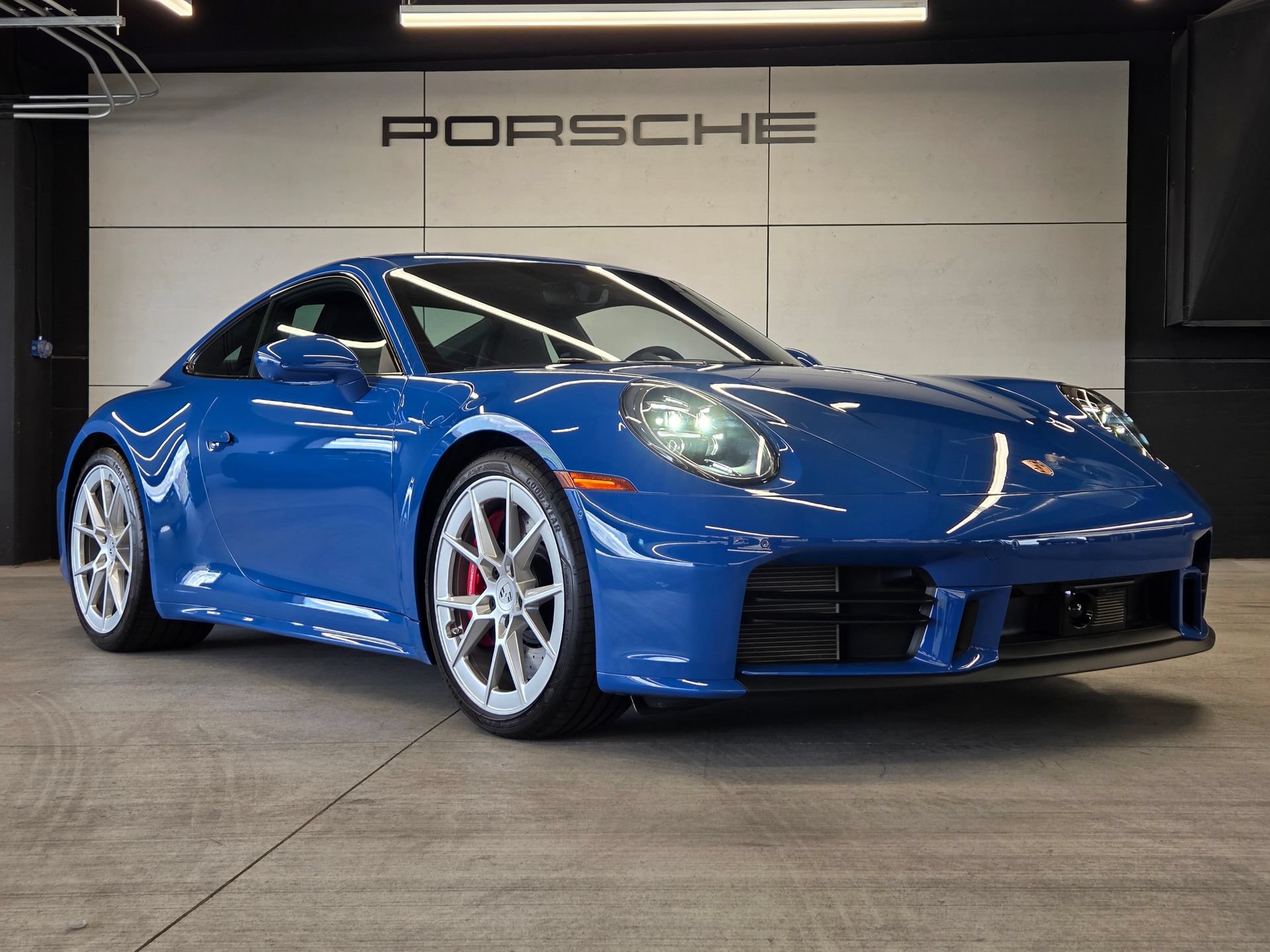 Certified 2025 Porsche 911 Carrera S RWD image 30