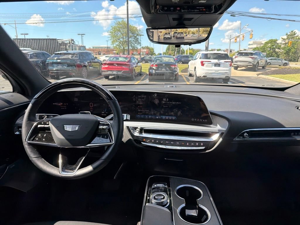 Certified 2024 Cadillac Lyriq Luxury AWD/4WD image 9