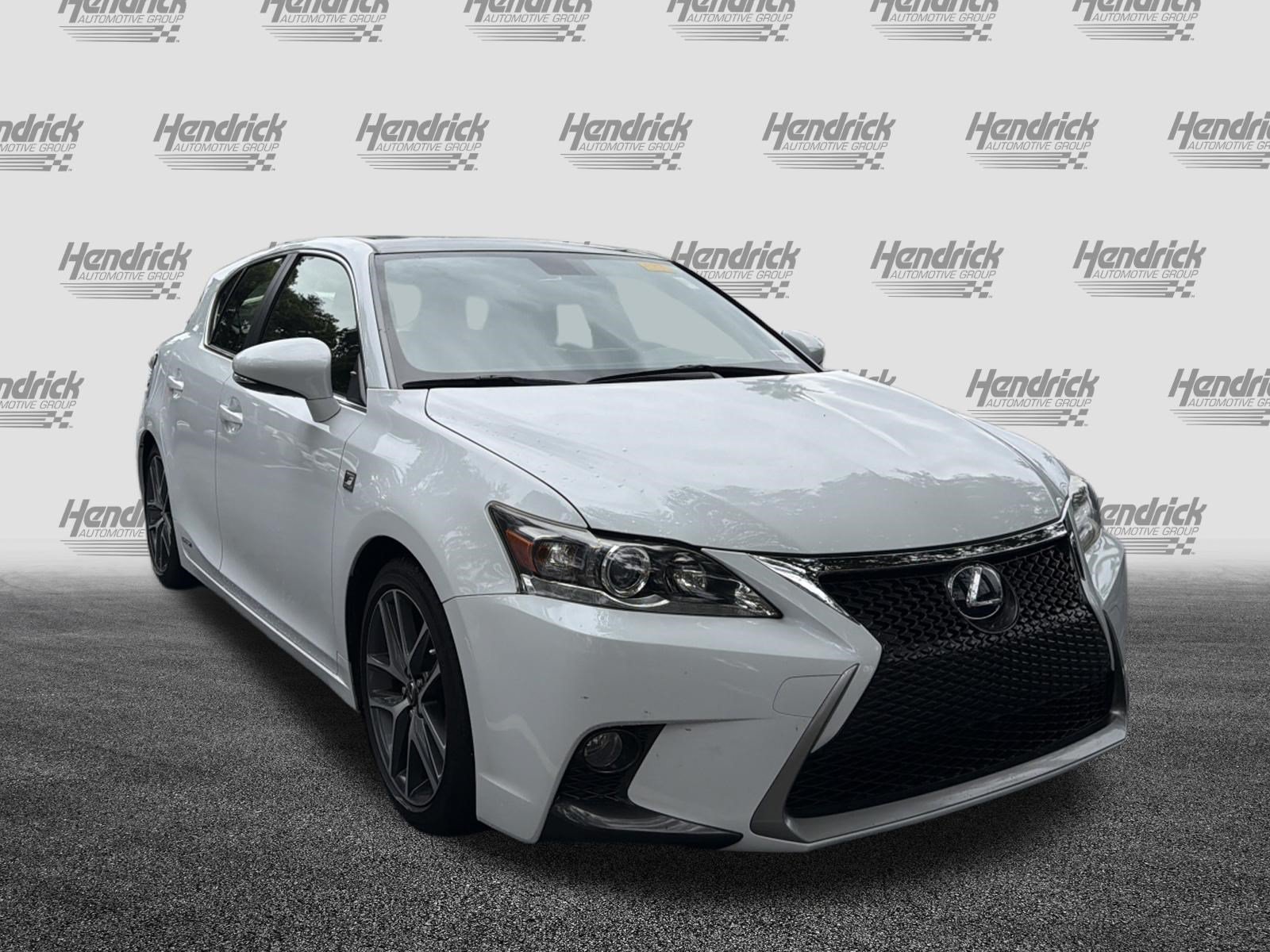Used 2015 Lexus CT 200h w/ Navigation Package FWD image 2