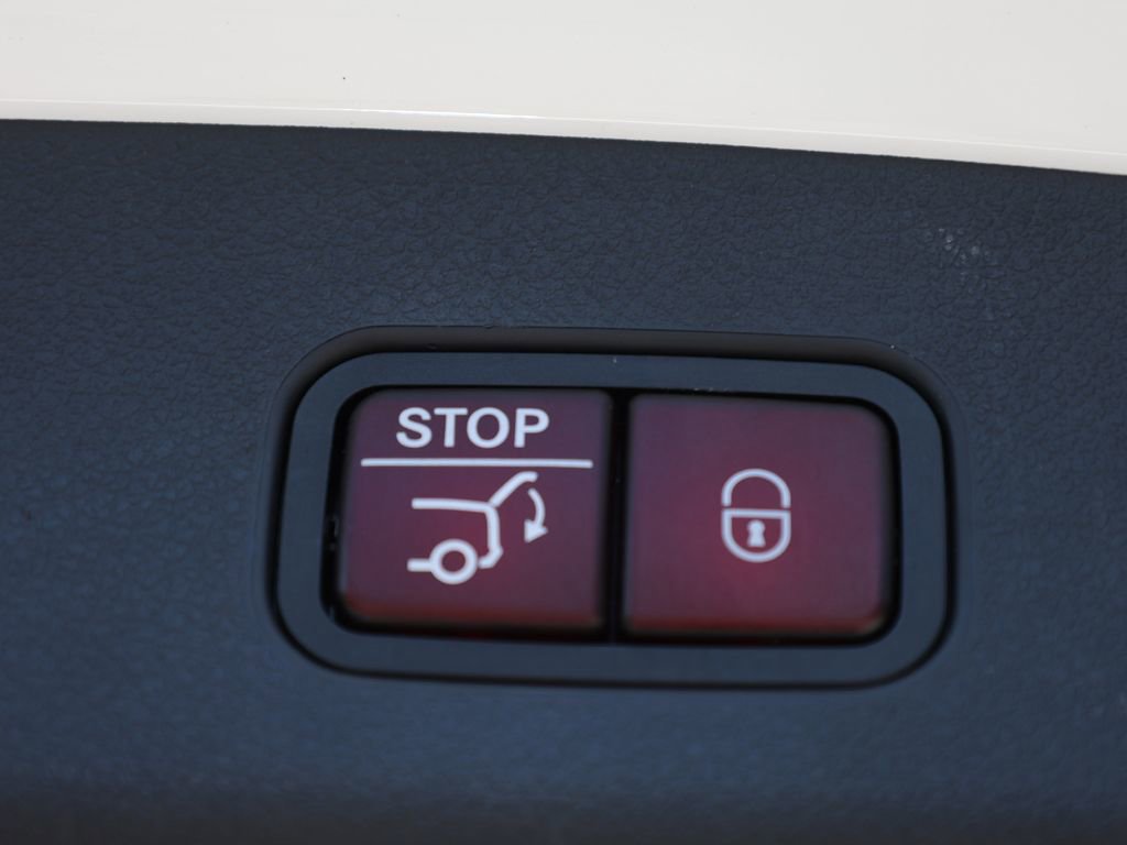 Used 2024 Mercedes-Benz GLC 300 image 9