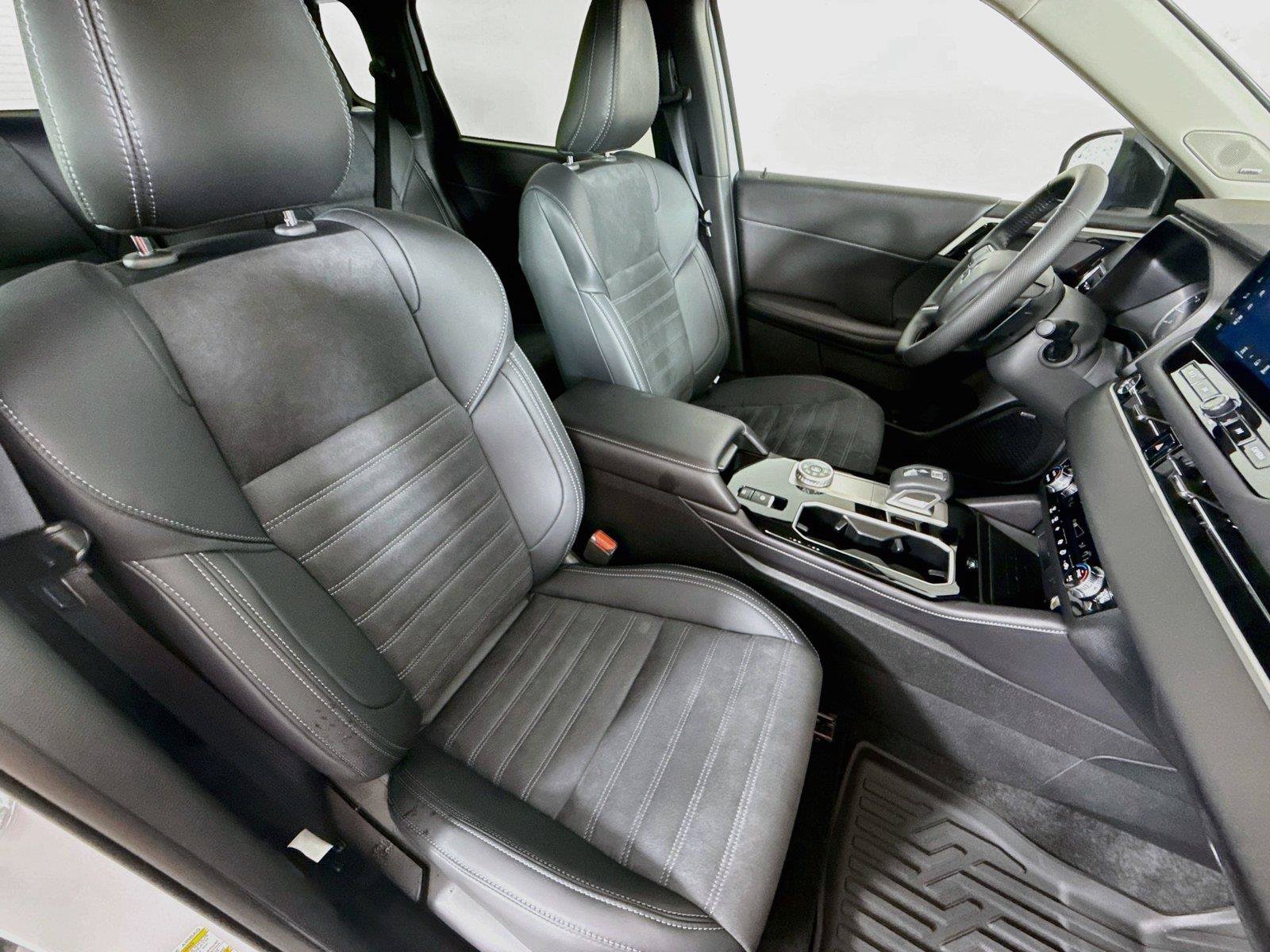 Used 2026 Mitsubishi Outlander AWD image 33