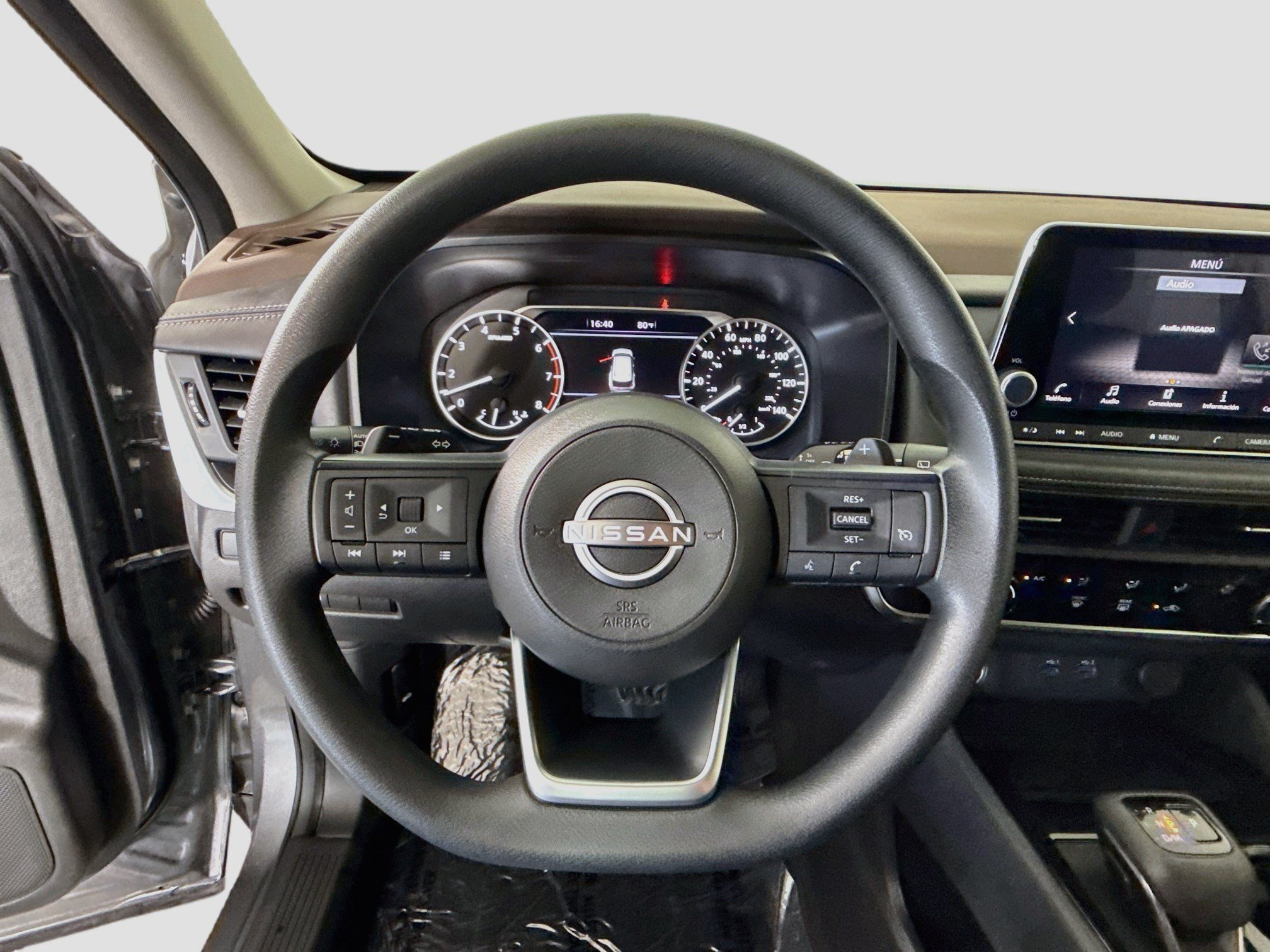 Used 2023 Nissan Rogue S FWD image 13