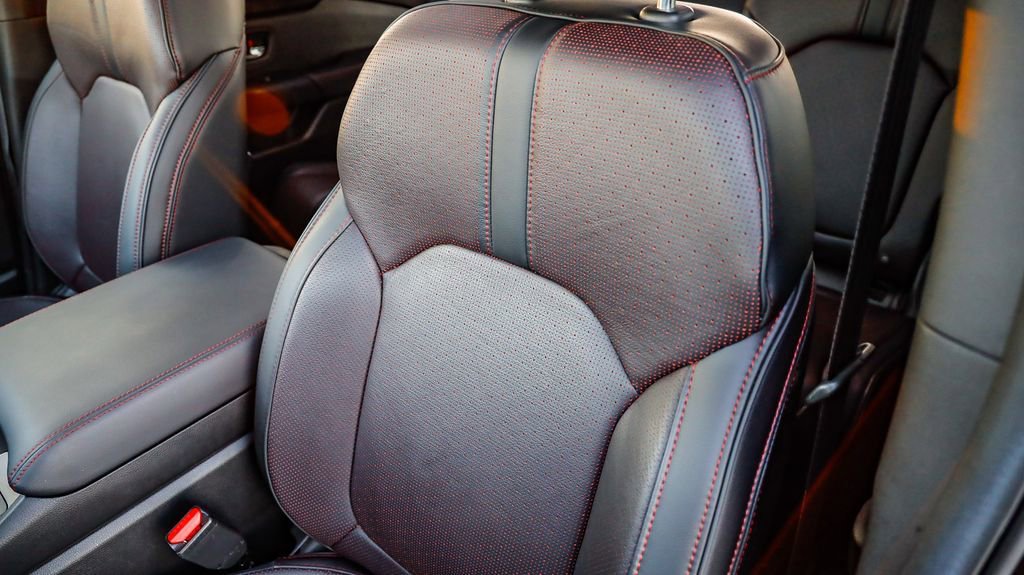 Used 2025 Honda Pilot Black Edition image 31