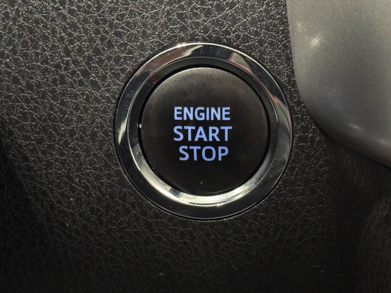 Used 2017 Toyota Highlander XLE image 38