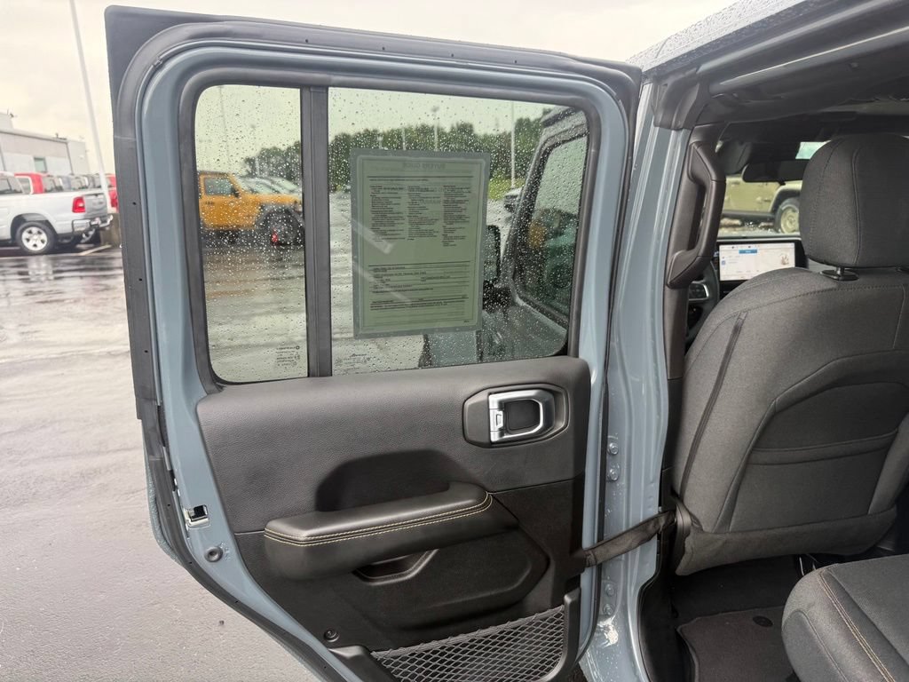 Used 2025 Jeep Wrangler Unlimited Sahara w/ Safety Group AWD/4WD image 35