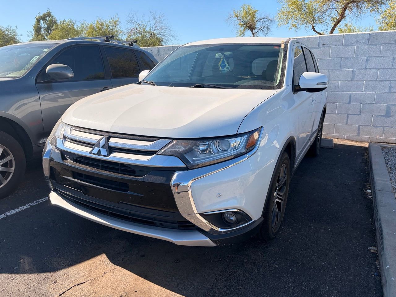 Used 2016 Mitsubishi Outlander SE FWD image 2