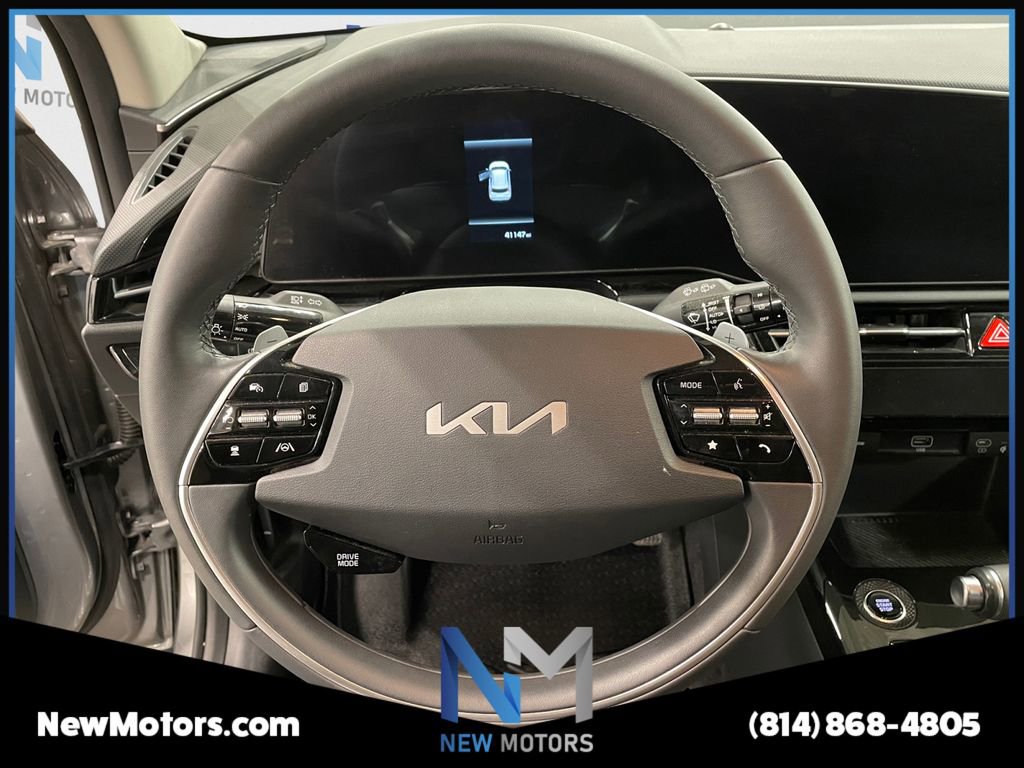 Used 2023 Kia Niro EX image 12