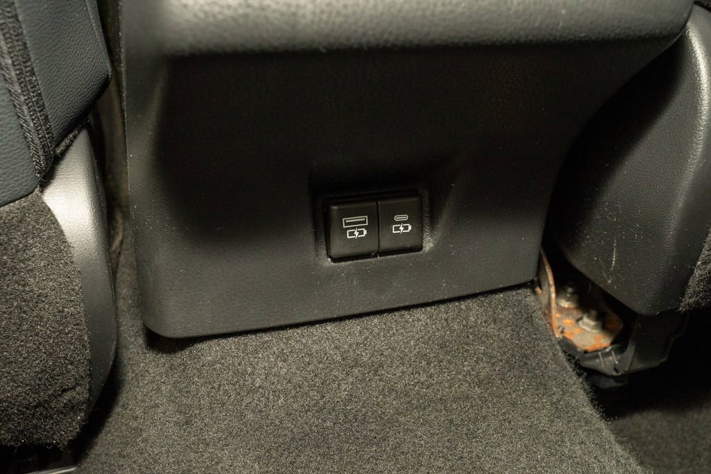 Used 2025 Toyota Camry SE image 7