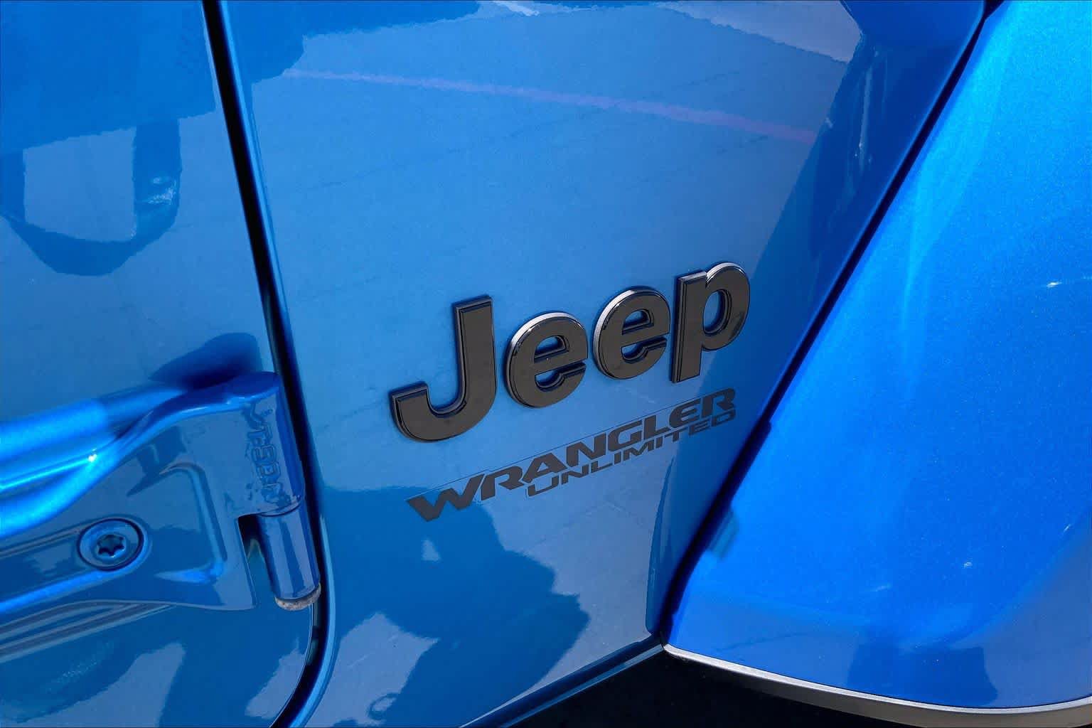Used 2022 Jeep Wrangler Unlimited Sahara AWD/4WD image 29
