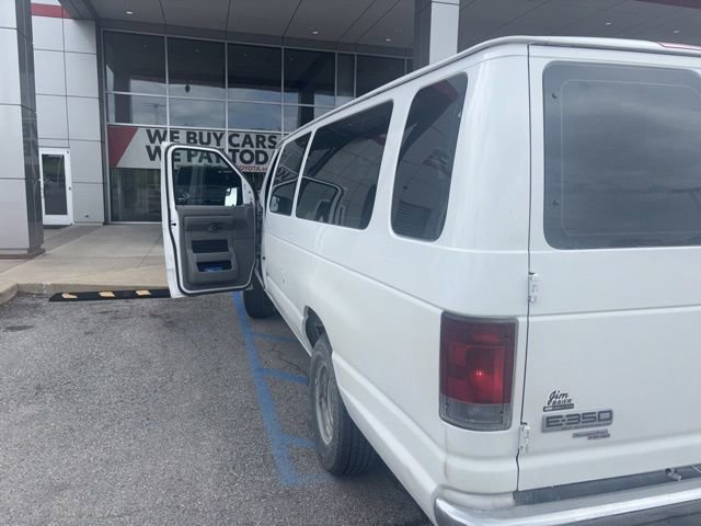 Used 2010 Ford E-350 and Econoline 350 XLT RWD image 2