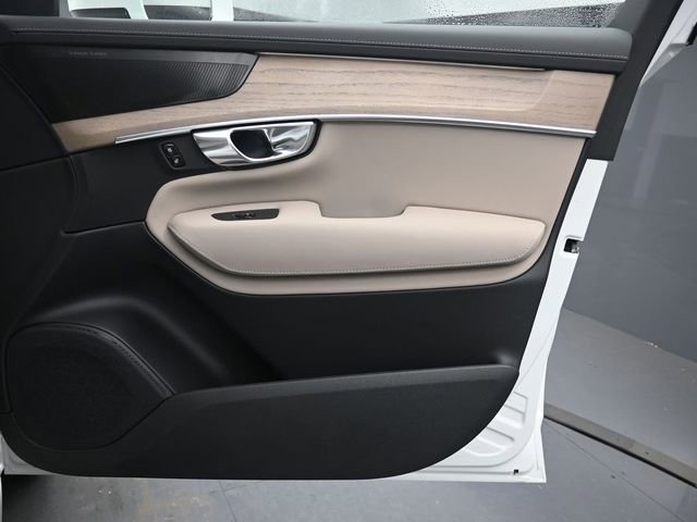 New 2026 Volvo XC90 T8 Plus w/ Protection Package Premier image 31