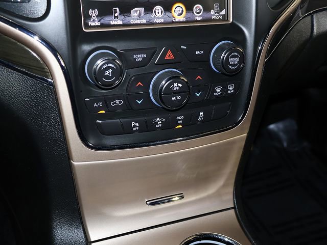 Used 2014 Jeep Grand Cherokee Overland w/ Advanced Technology Group AWD/4WD image 22