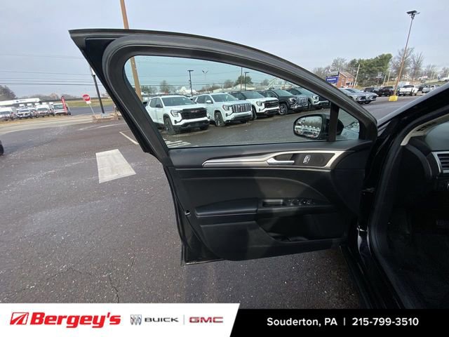 Used 2018 Ford Fusion SE w/ Fusion SE Technology Package image 25