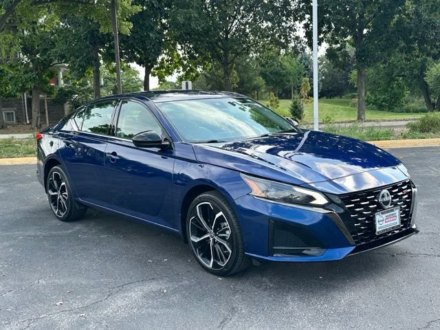 Used 2024 Nissan Altima 2.5 SR AWD/4WD image 3