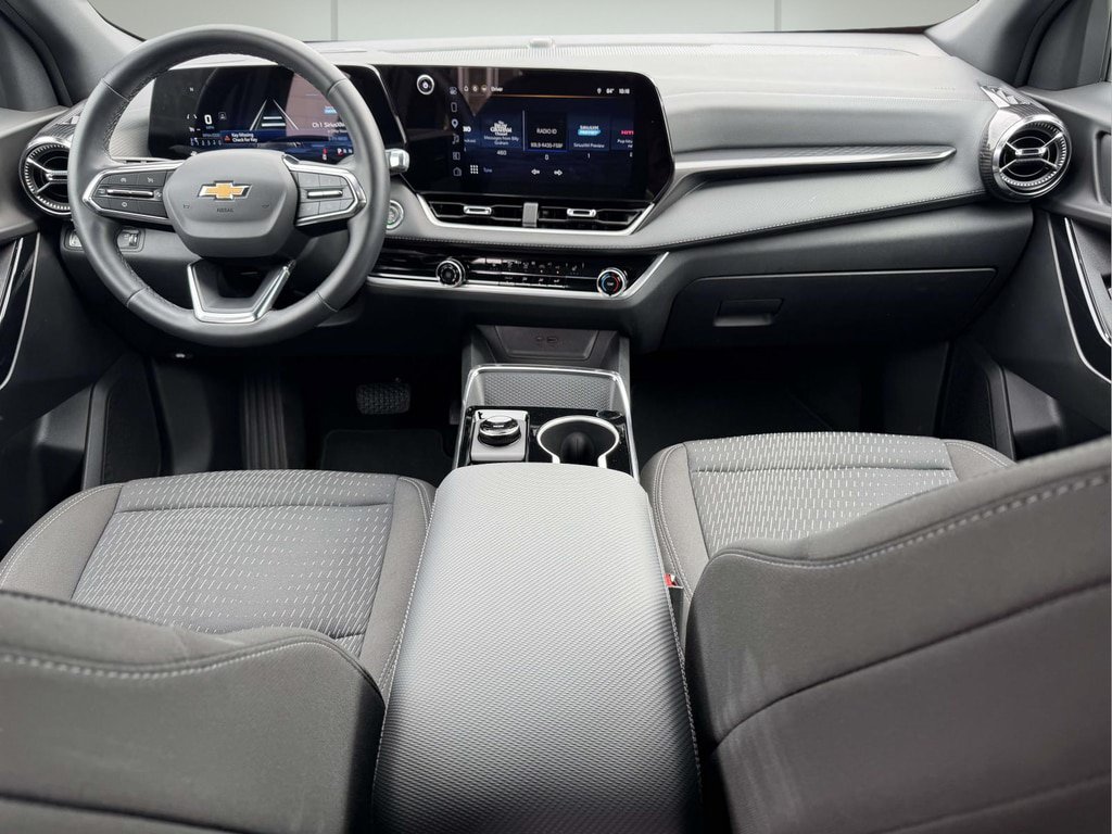 Used 2026 Chevrolet Equinox LT FWD image 2
