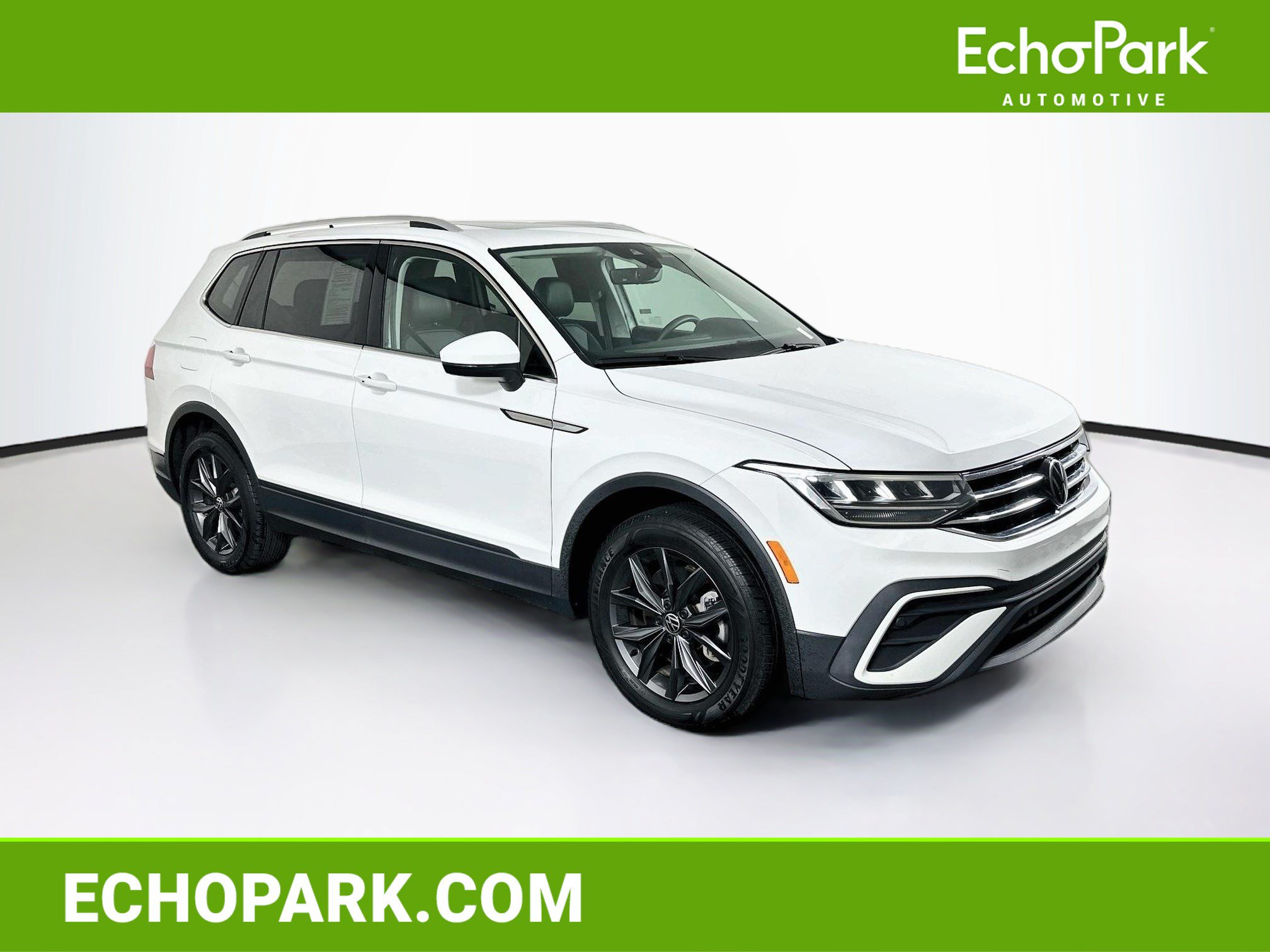 Used 2024 Volkswagen Tiguan SE w/ Panoramic Sunroof Package