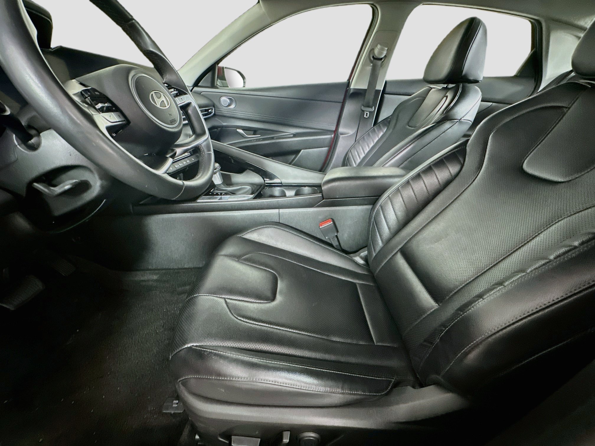 Used 2024 Hyundai Elantra Limited FWD image 13