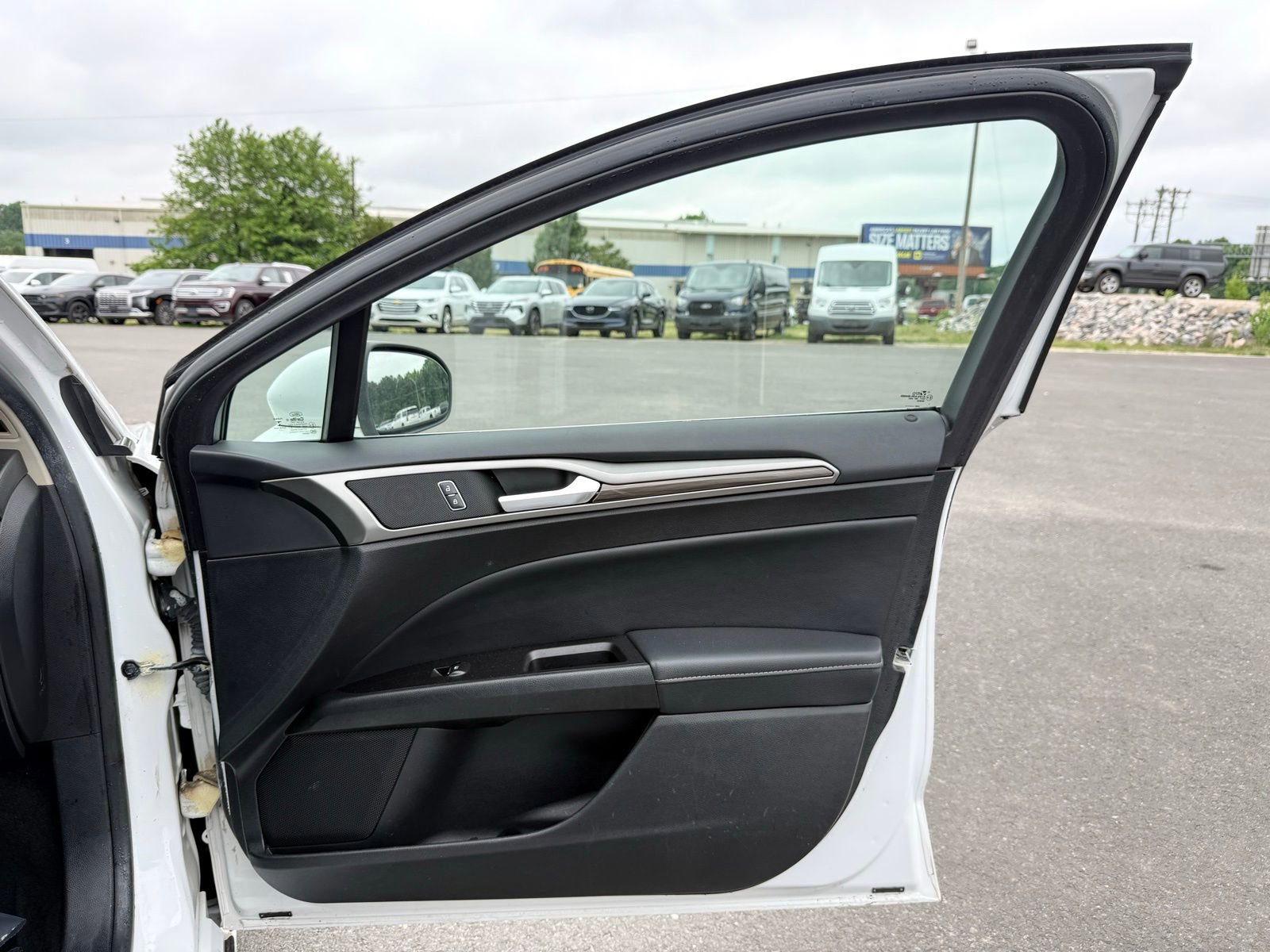 Used 2018 Ford Fusion SE w/ Equipment Group 602A FWD image 19