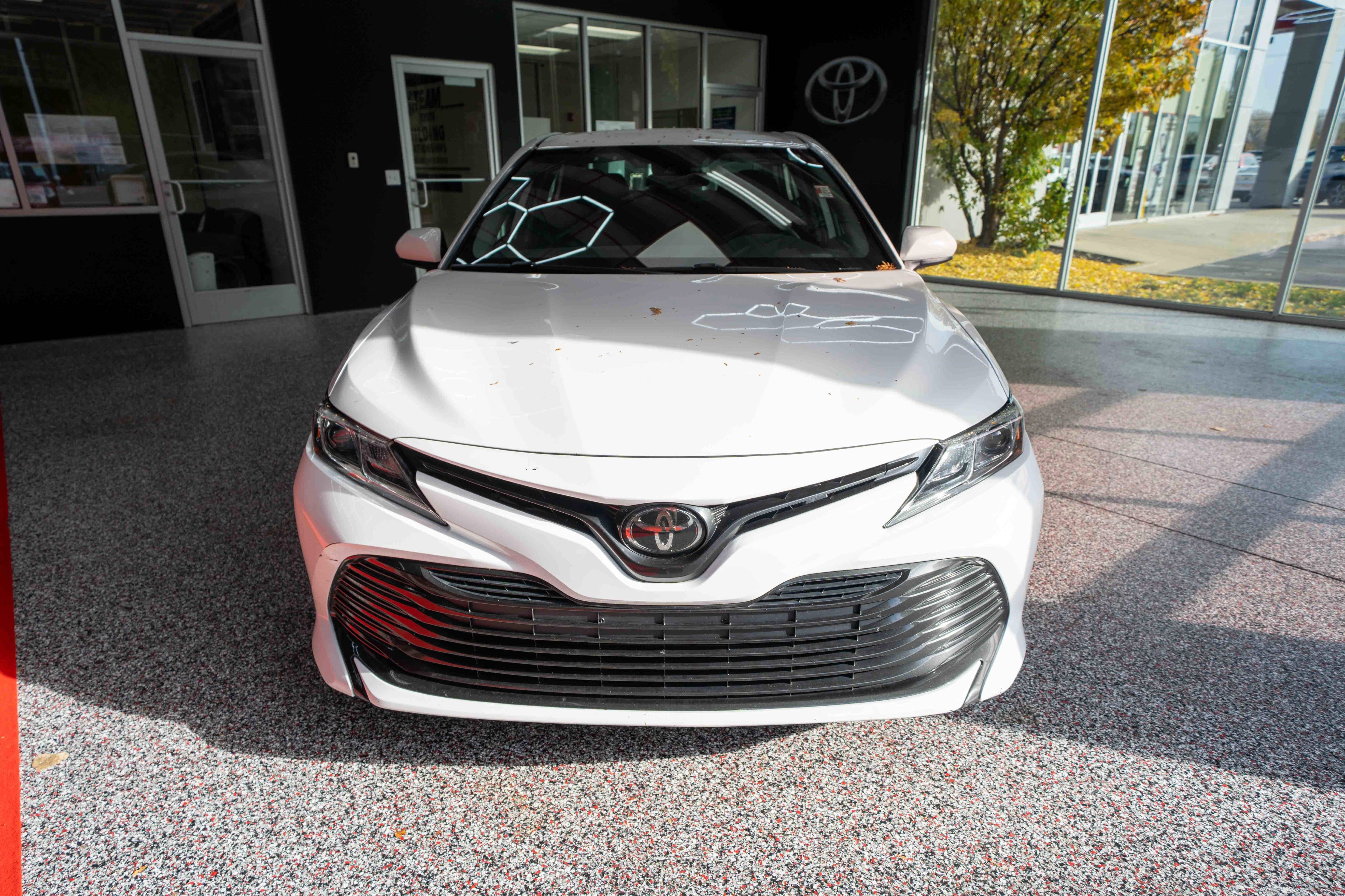 Used 2019 Toyota Camry LE image 6