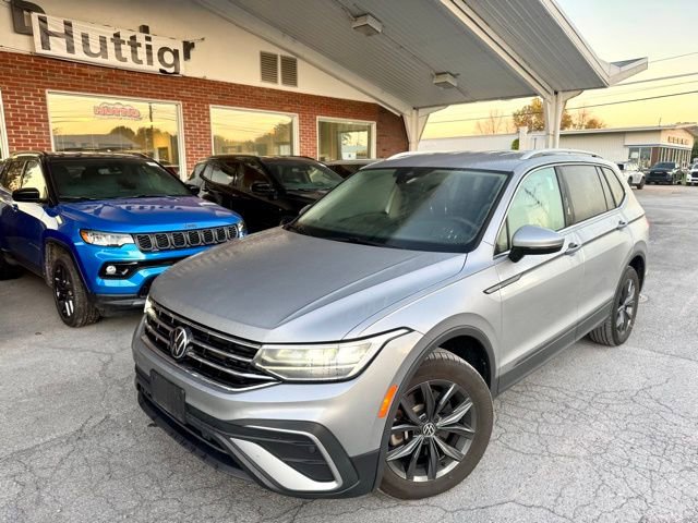 Used 2022 Volkswagen Tiguan SE AWD/4WD image 1