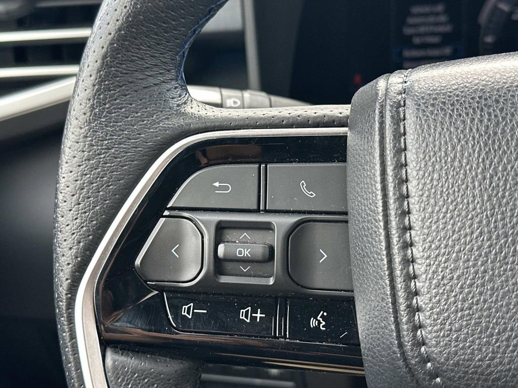 Used 2023 Toyota Sequoia Platinum AWD/4WD image 23