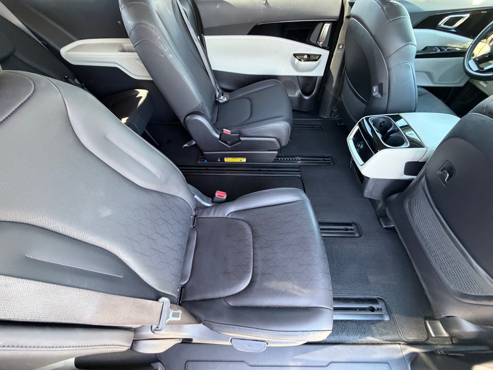 Used 2024 Kia Carnival EX FWD image 12