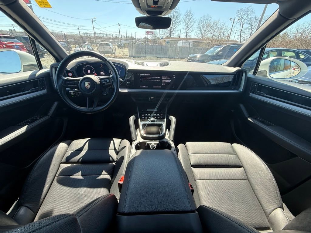 Used 2024 Porsche Cayenne image 33