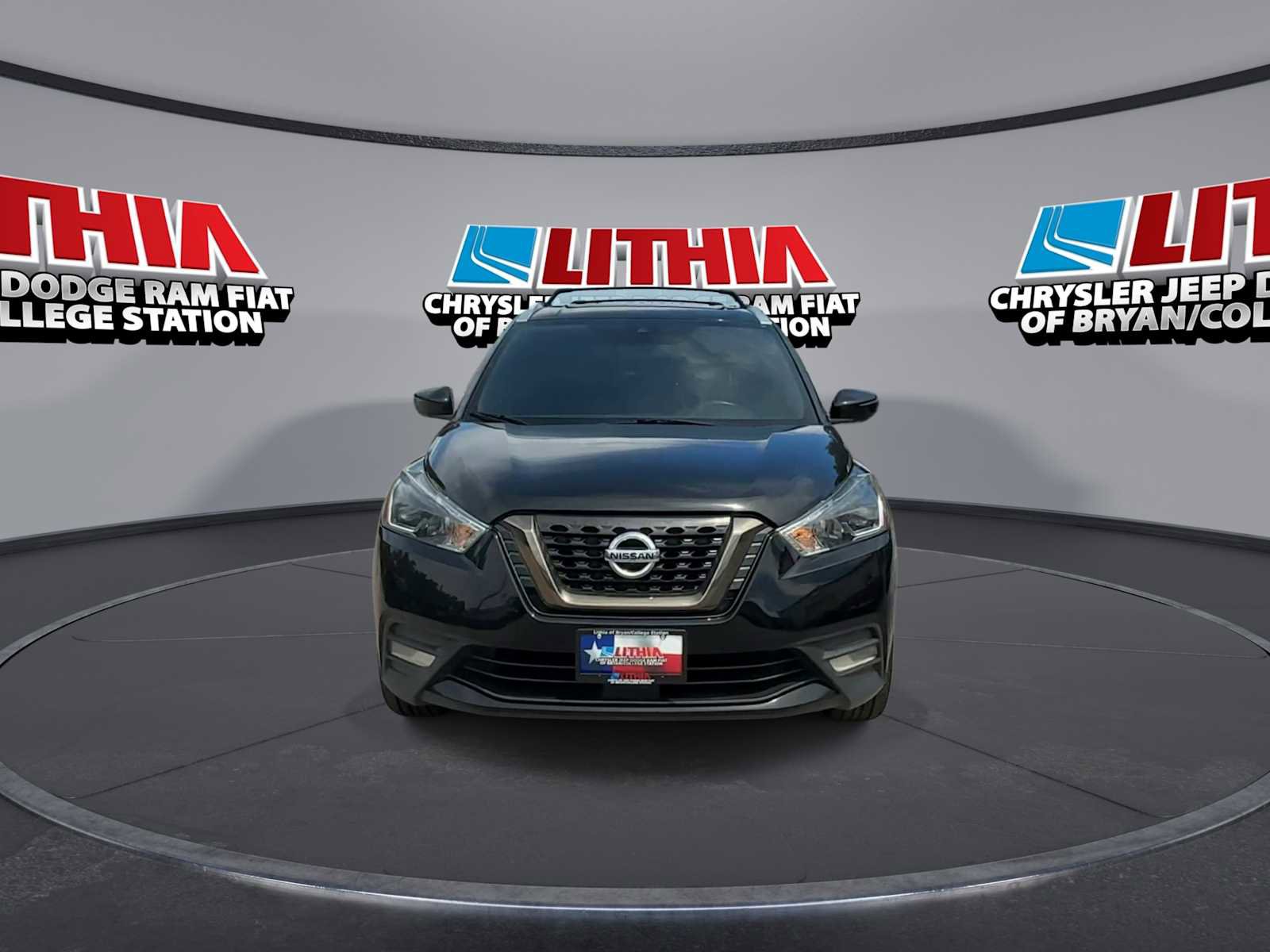 Used 2020 Nissan Kicks SR w/ SR Premium Package FWD image 3