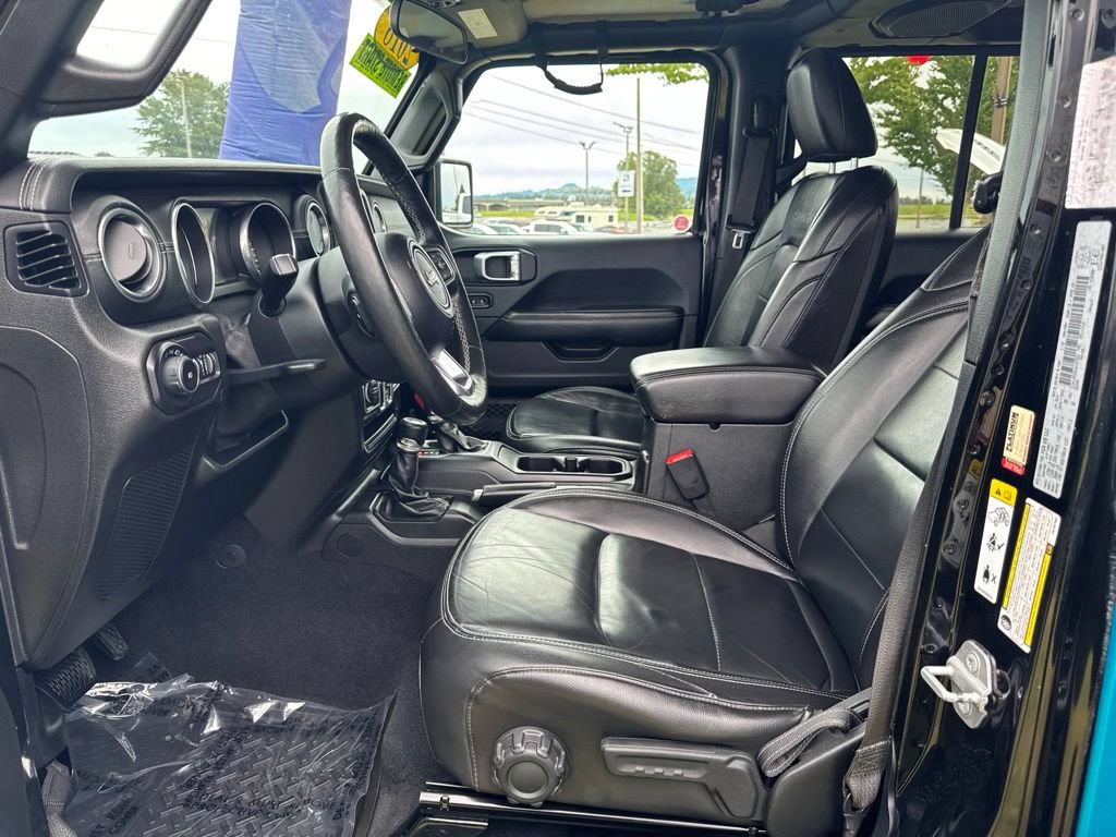 Used 2018 Jeep Wrangler Unlimited Sahara w/ Cold Weather Group AWD/4WD image 12