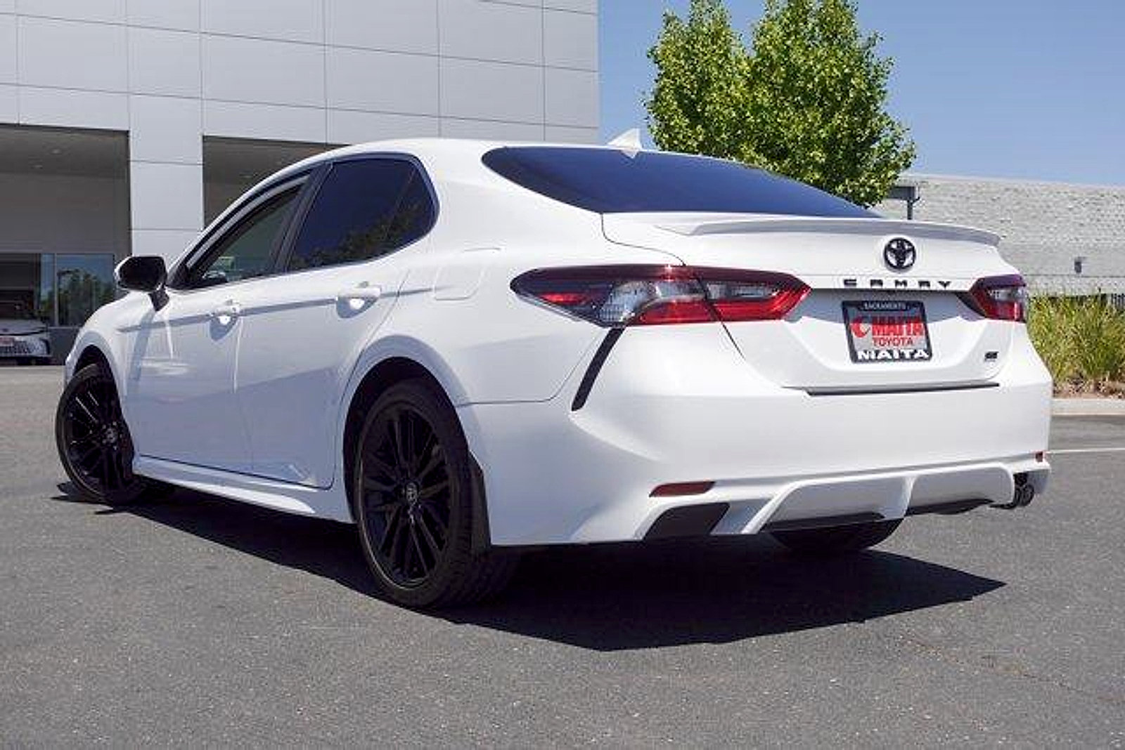 Used 2023 Toyota Camry SE FWD image 7