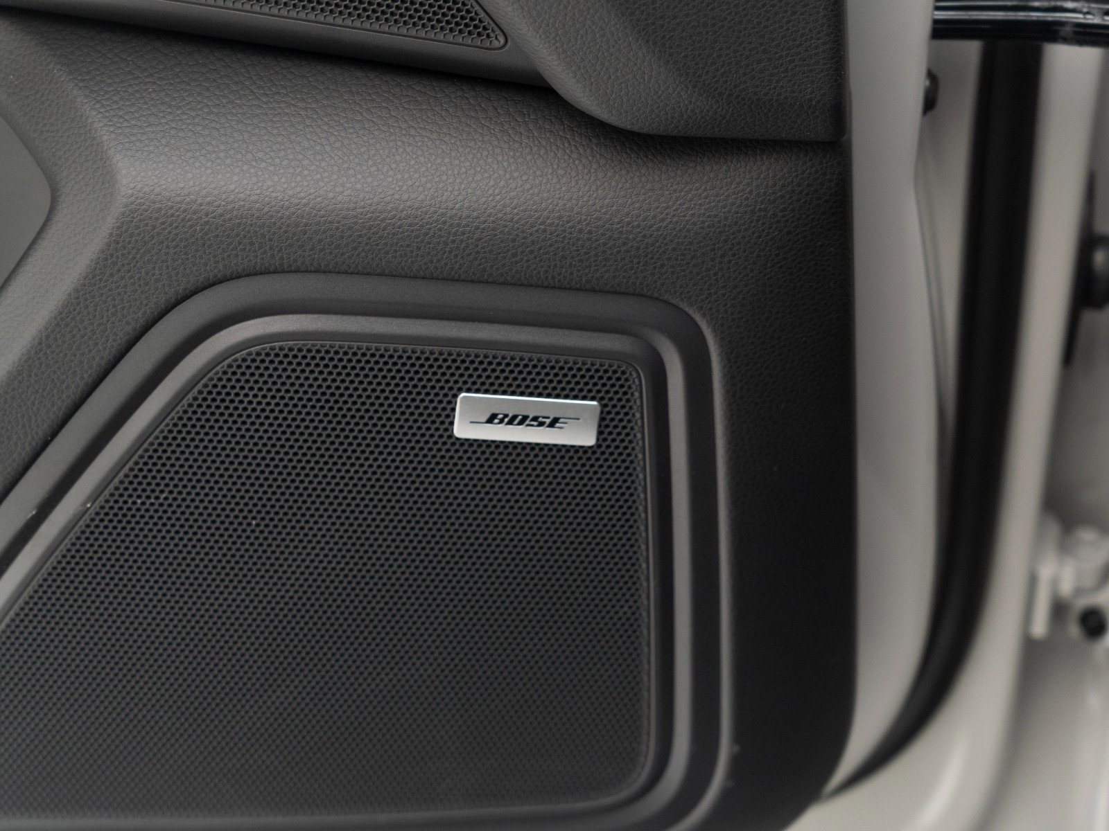 Certified 2025 Porsche Macan image 23