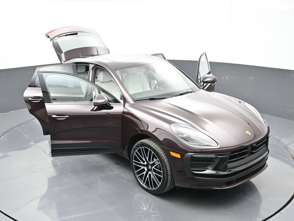 Certified 2026 Porsche Macan AWD/4WD image 34