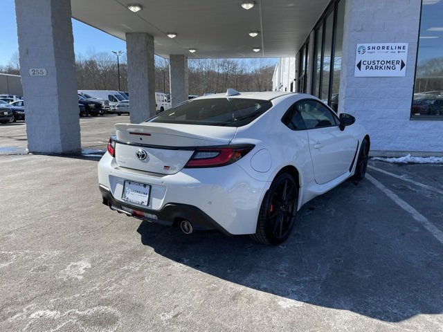 Used 2025 Toyota GR86 Premium w/ Performance Package image 5